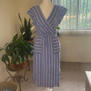 Universal Thread chambray dress. Size M. Elastic waist, short sleeve. Below knee